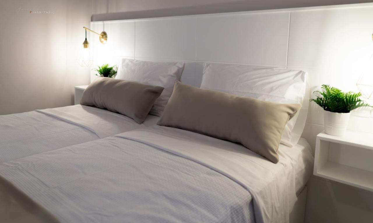 Sunset Brand New Luxury Apt With Pool & Sea View Karpathos Esterno foto