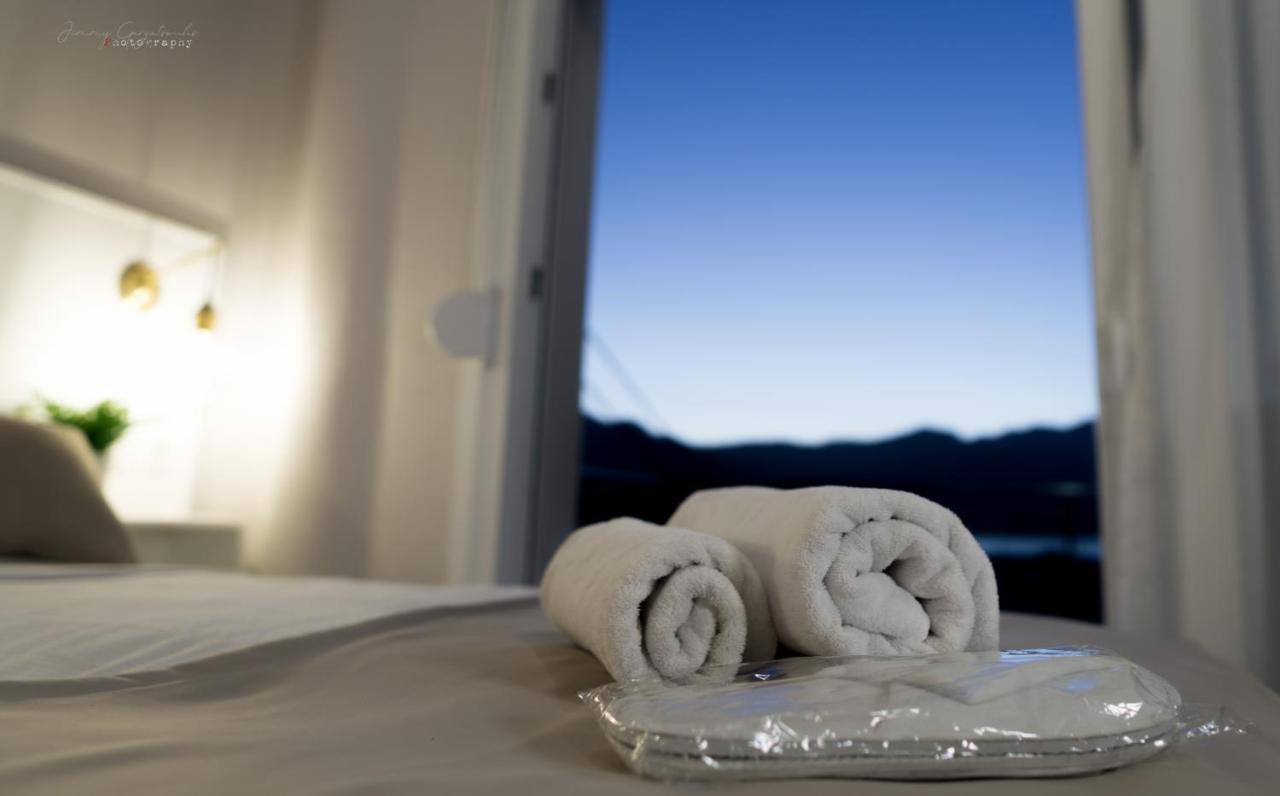 Sunset Brand New Luxury Apt With Pool & Sea View Karpathos Esterno foto