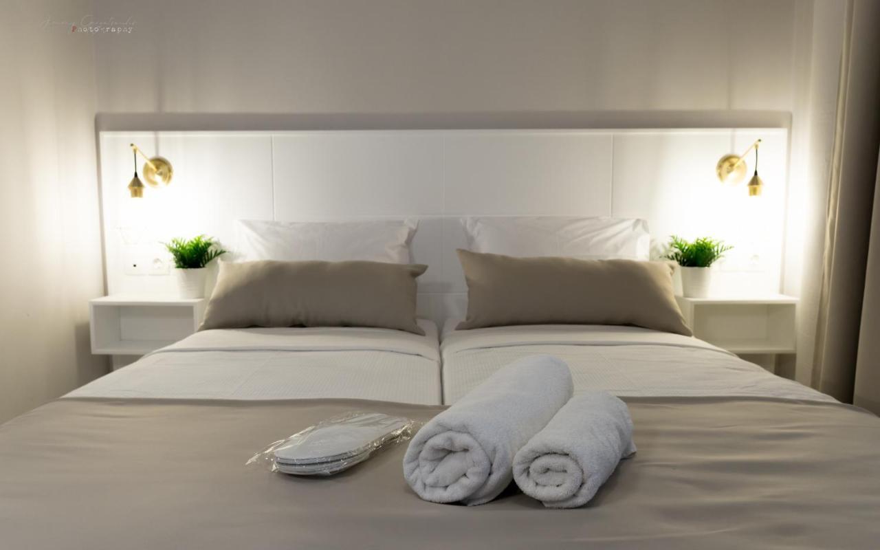 Sunset Brand New Luxury Apt With Pool & Sea View Karpathos Esterno foto